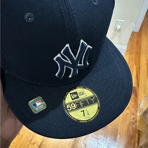 New Era Mesh Back Fitted Hat- NY Yankees - Picture 7 of 8
